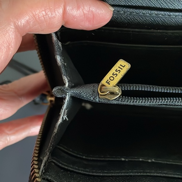 Fossil Leather Wallet - Picture 6 of 8